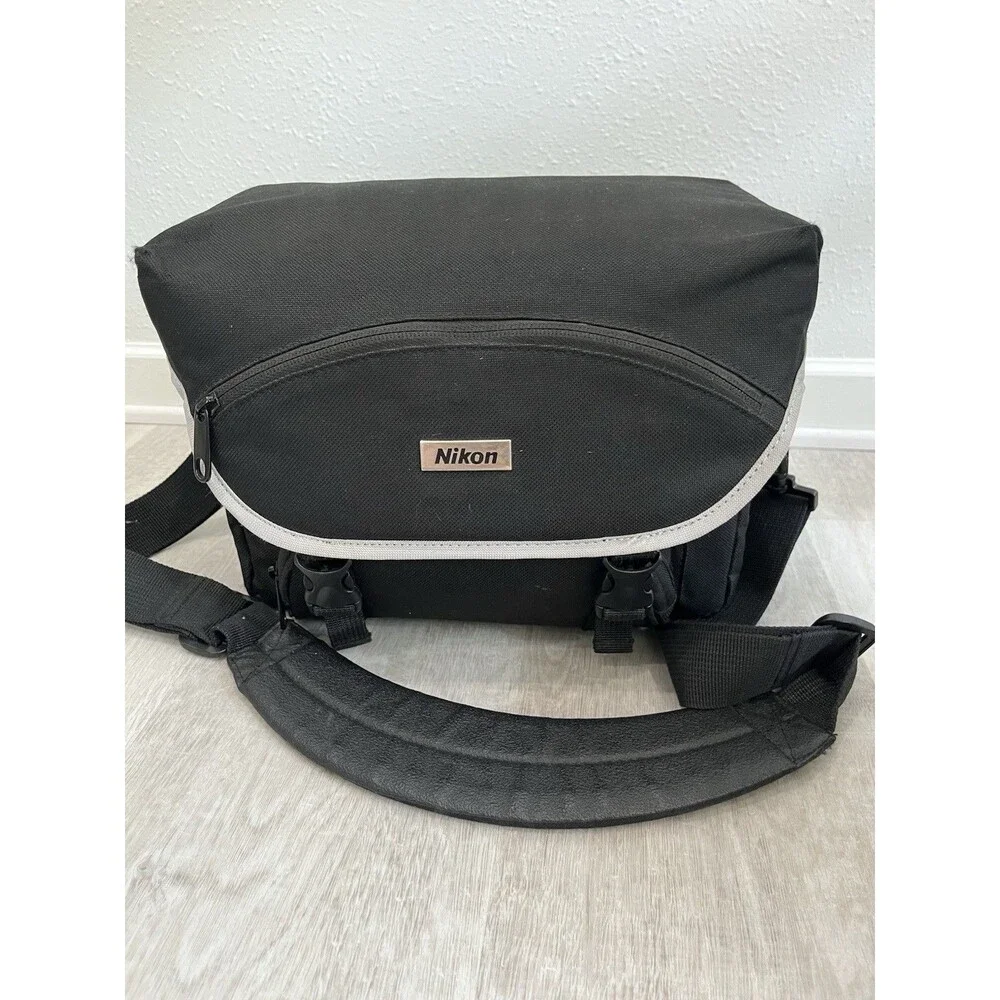 Nikon D3100 DSLR Camera Kit w/ 18-55mm Lens, Battery, Bag – Tested & Works
